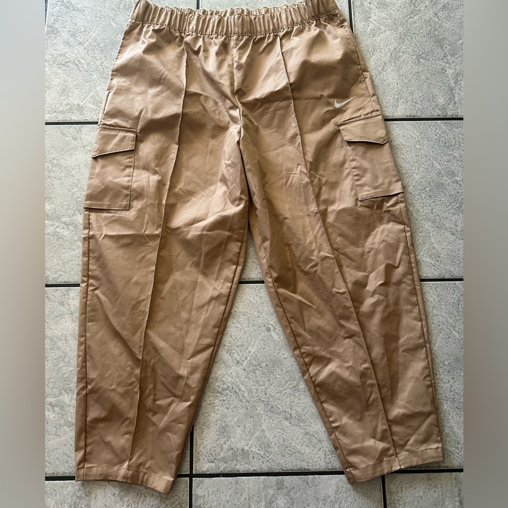 Women’s Nike windbreaker pants